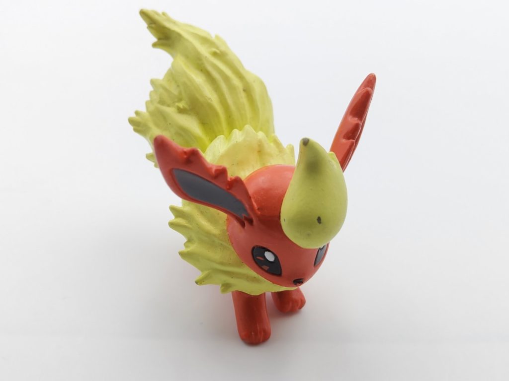 Figura De Combate Pokémon De 8 Cm | Pyroli (Flareon) Con Poses Dinámicas – Licencia Oficial Jazwares